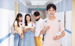 在职考研培训收费解析：周末面授班与线上同步课定价策略