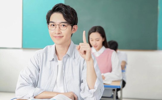 教室宽敞明亮
